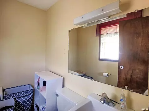 1609 12th St, Silvis, IL 61282 photo 9