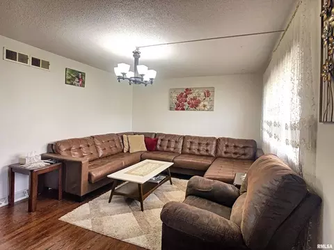 1609 12th St, Silvis, IL 61282 photo 3