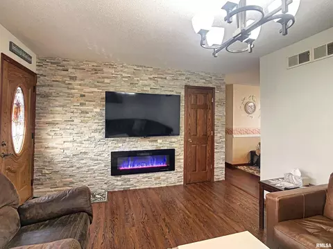 1609 12th St, Silvis, IL 61282 photo 2