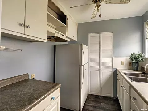 967 40th St, Moline, IL 61265 photo 6