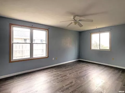 967 40th St, Moline, IL 61265 photo 3