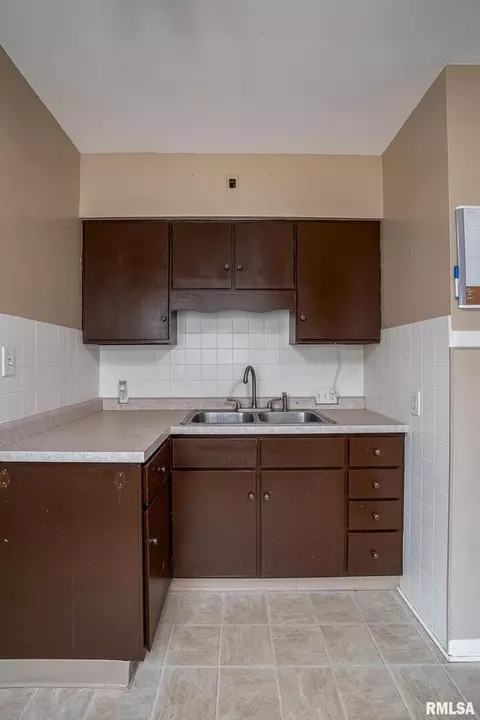 625 33rd Ave, Moline, IL 61265 photo 9