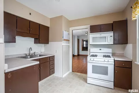 625 33rd Ave, Moline, IL 61265 photo 8