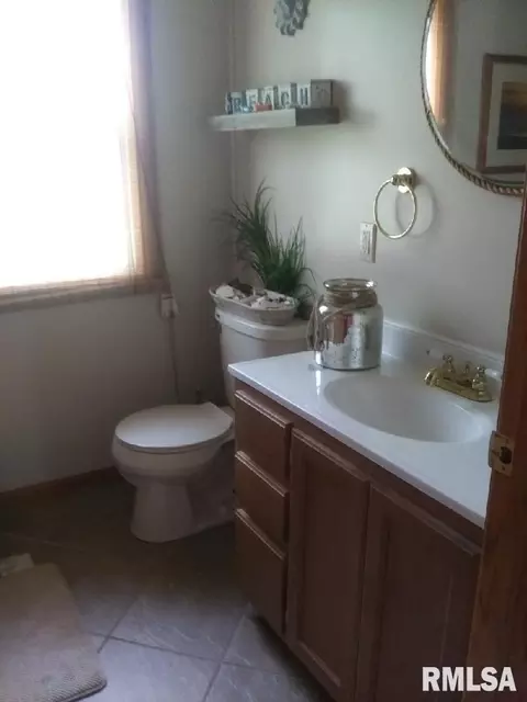 910 10th St, Silvis, IL 61282 photo 17