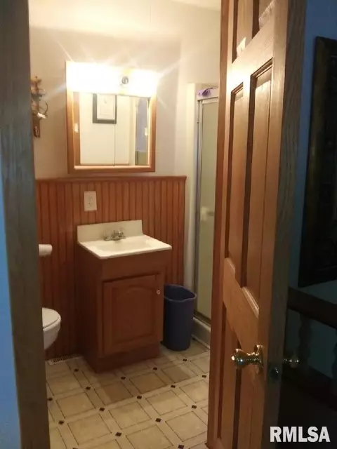 910 10th St, Silvis, IL 61282 photo 3