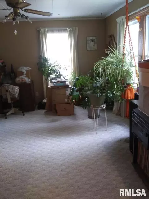 910 10th St, Silvis, IL 61282 photo 11
