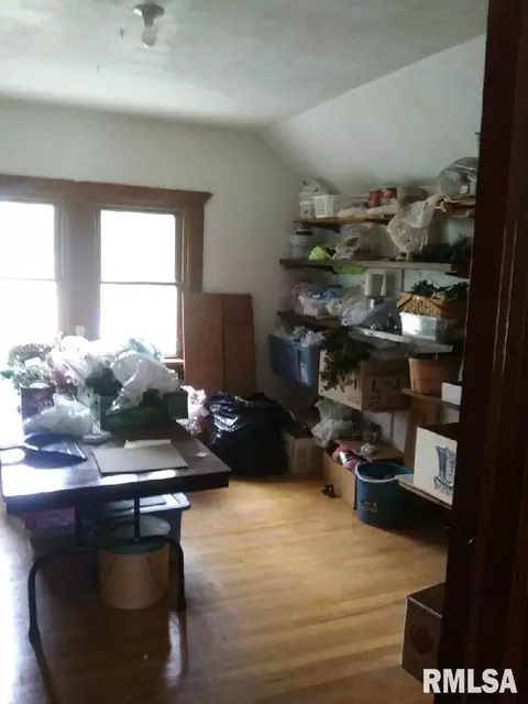 910 10th St, Silvis, IL 61282 photo 6