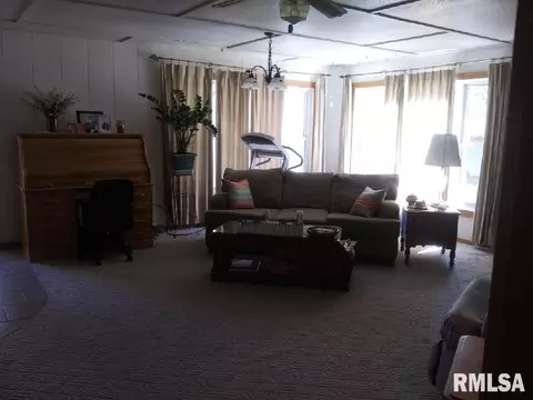 910 10th St, Silvis, IL 61282 photo 20