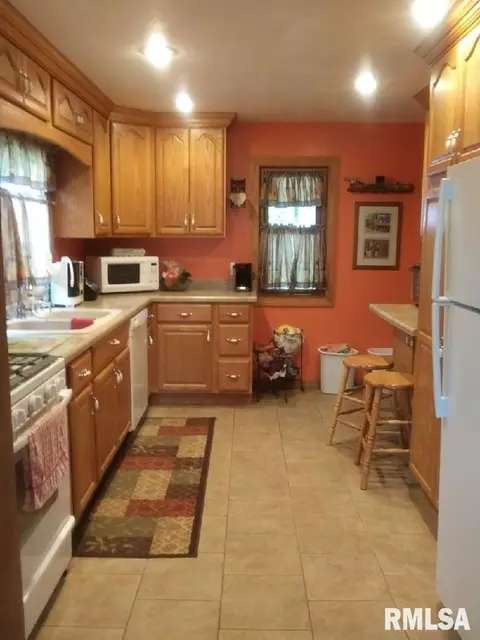 910 10th St, Silvis, IL 61282 photo 15