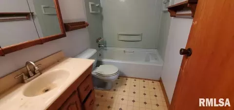 4020 14th St, Moline, IL 61265 photo 9