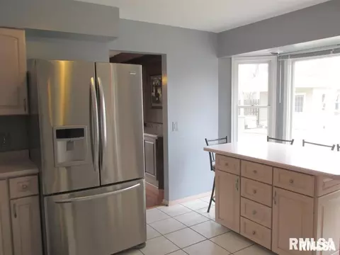 2902 30th St, Moline, IL 61265 photo 6