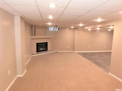 2902 30th St, Moline, IL 61265 photo 19