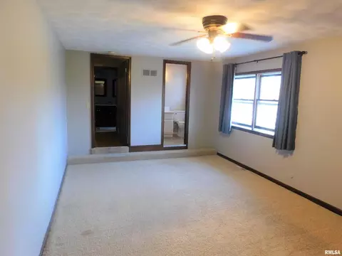 2902 30th St, Moline, IL 61265 photo 10
