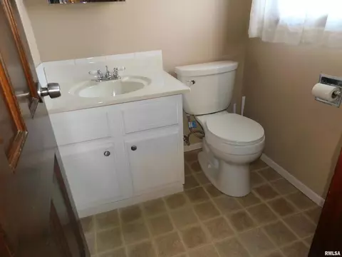 2902 30th St, Moline, IL 61265 photo 12