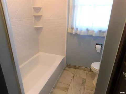 2902 30th St, Moline, IL 61265 photo 13