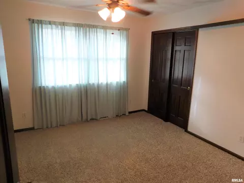2902 30th St, Moline, IL 61265 photo 15
