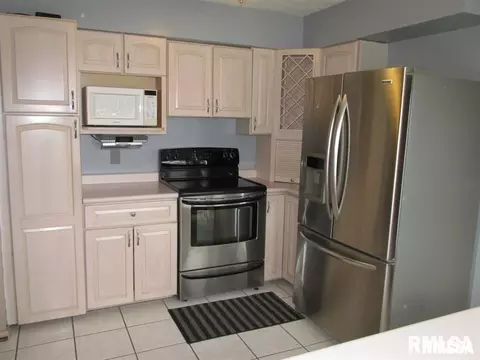 2902 30th St, Moline, IL 61265 photo 5