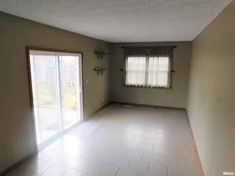 2902 30th St, Moline, IL 61265 photo 20