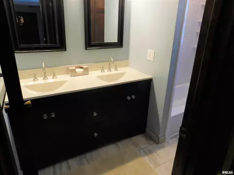 2902 30th St, Moline, IL 61265 photo 14