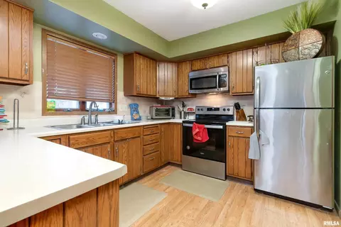 2115 3rd St, Moline, IL 61265 photo 7