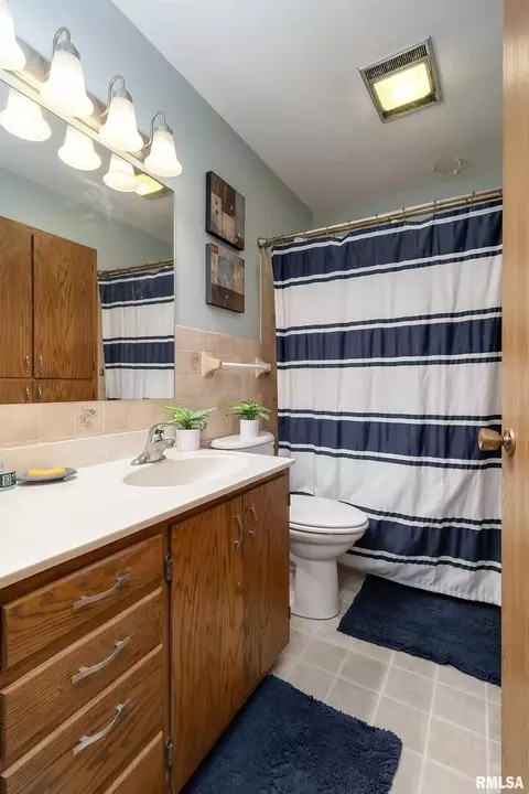 2115 3rd St, Moline, IL 61265 photo 13
