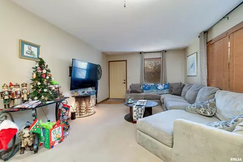 2115 3rd St, Moline, IL 61265 photo 5