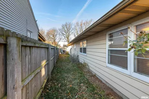 2115 3rd St, Moline, IL 61265 photo 16