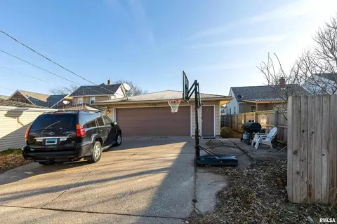 2115 3rd St, Moline, IL 61265 photo 17