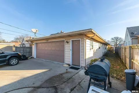 2115 3rd St, Moline, IL 61265 photo 18