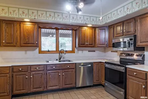 1305 E Clark Trl, Herrin, IL 62948 photo 7