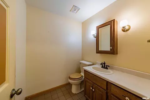 1305 E Clark Trl, Herrin, IL 62948 photo 9