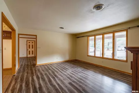 1305 E Clark Trl, Herrin, IL 62948 photo 5