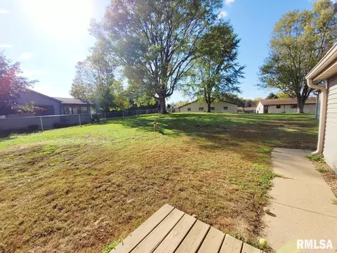 313 N Jackson St, Morrison, IL 61270 photo 2