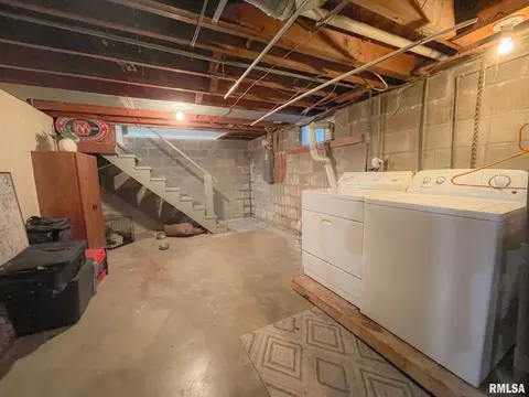 158 7th St, Silvis, IL 61282 photo 17