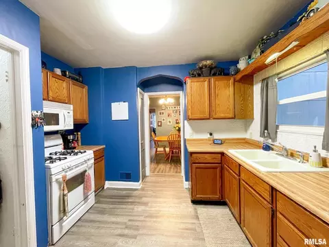158 7th St, Silvis, IL 61282 photo 9