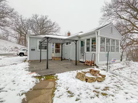 158 7th St, Silvis, IL 61282 photo 1