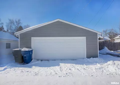 1320 25th St, Moline, IL 61265 photo 5