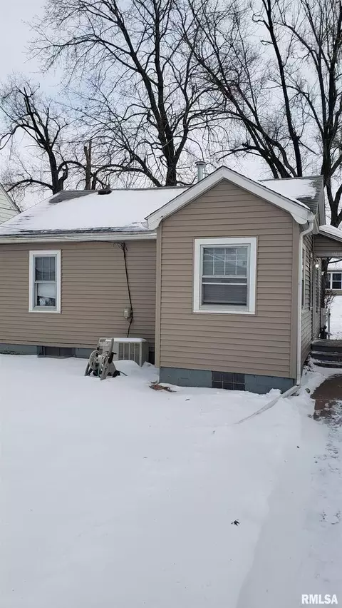 1919 31st St, Moline, IL 61265 photo 15