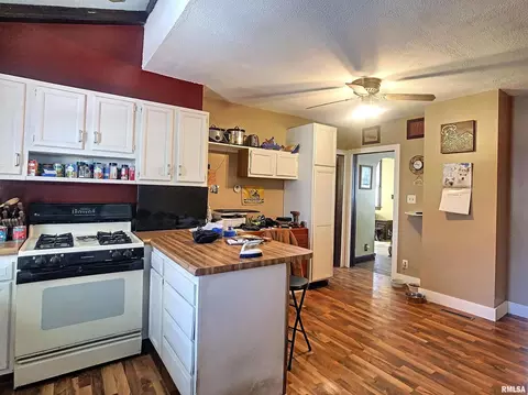 2434 4th St, Moline, IL 61265 photo 8