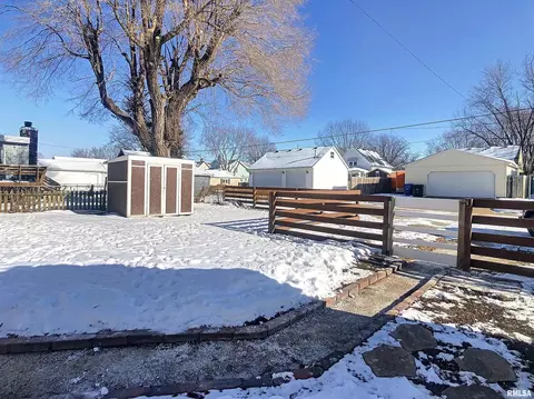 2434 4th St, Moline, IL 61265 photo 18