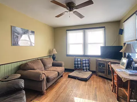 2434 4th St, Moline, IL 61265 photo 5