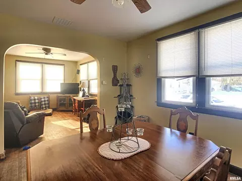 2434 4th St, Moline, IL 61265 photo 7