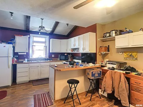 2434 4th St, Moline, IL 61265 photo 9