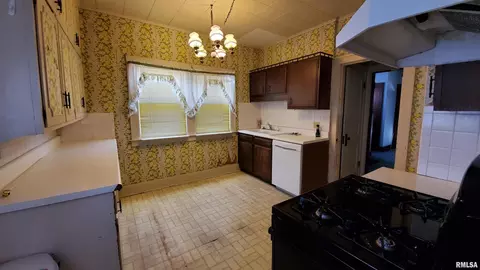 2413 18th Ave, Moline, IL 61265 photo 9