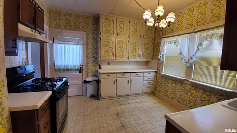 2413 18th Ave, Moline, IL 61265 photo 8