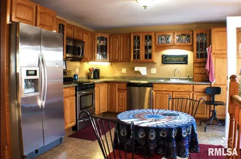220 E 3rd Ave, Milan, IL 61264 photo 4