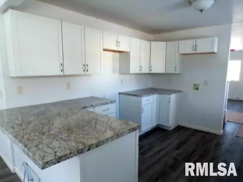910 NW 2nd St, Aledo, IL 61231 photo 7