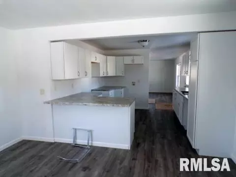 910 NW 2nd St, Aledo, IL 61231 photo 5