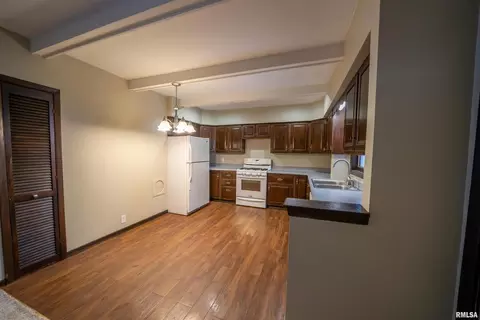 1913 3rd St, Moline, IL 61265 photo 5