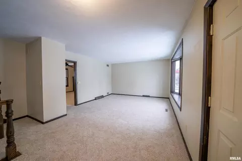 1913 3rd St, Moline, IL 61265 photo 7
